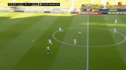 欧冠进球榜更新：莱万连续进球,（欧冠射手榜最新：莱万连场破门）