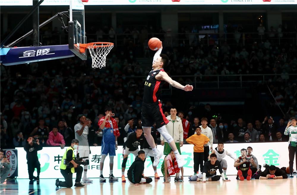 掘金VS黄蜂前瞻：掘金冲击客场10连胜，拉梅洛·鲍尔缺阵（黄蜂迎战掘金前瞻：拉梅洛·鲍尔缺席，丹佛冲击客场十连胜）