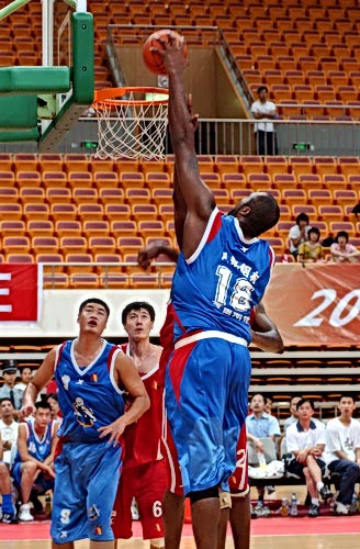 鲁尔：多特尚未联系昆滕-廷贝尔，球员在规划下一步生涯（鲁尔：多特仍未接洽昆滕-廷贝尔，球员正筹划职业生涯下一站）